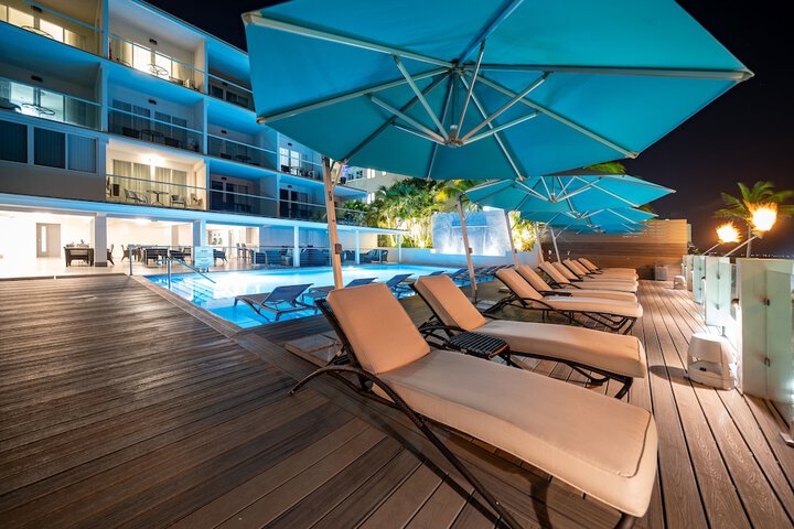 Hotel Pool