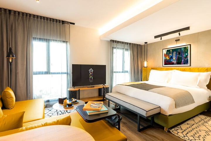 Room 13 of 76