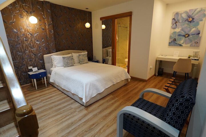 Room 28 of 106