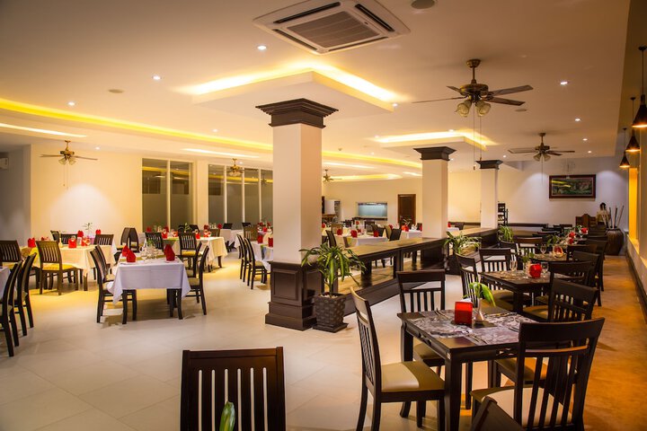 Dining 44 of 78