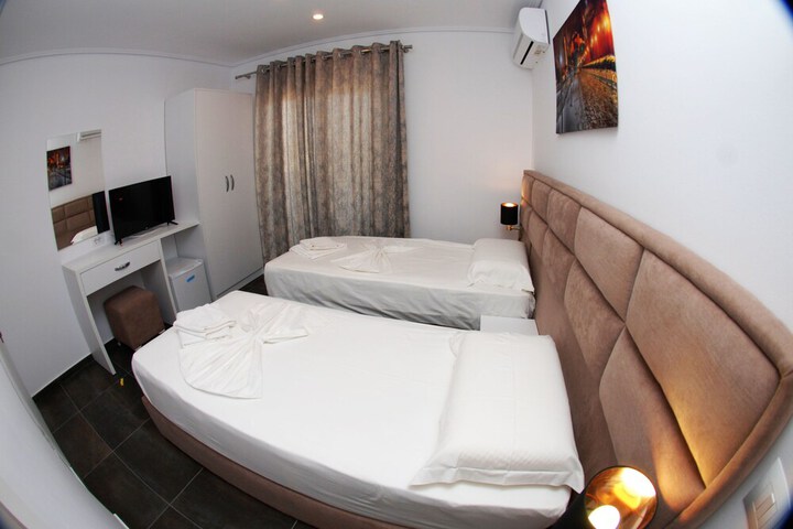 Room 7 of 24