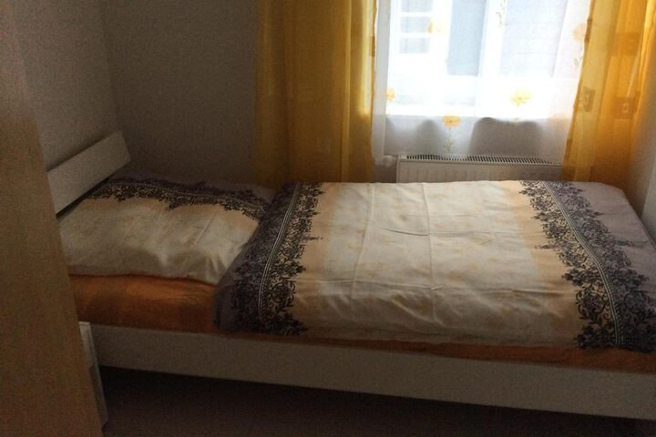Room 10 of 37