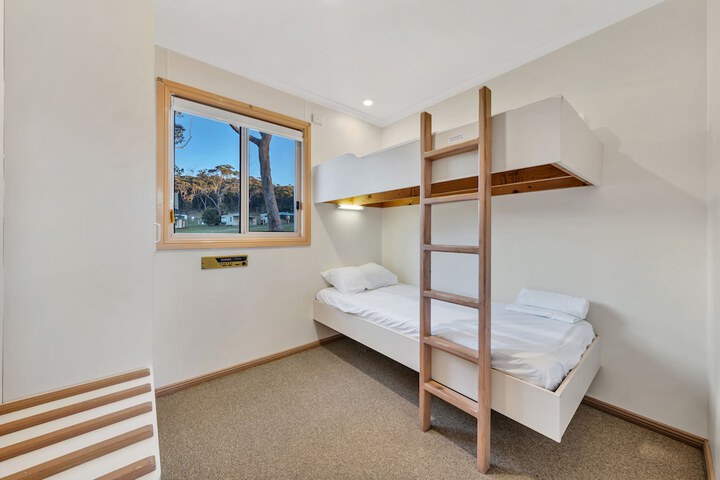Room 12 of 176