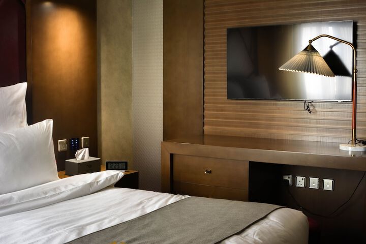 Room 17 of 47