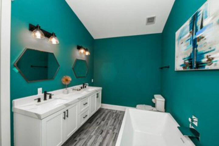 Room 6 of 25
