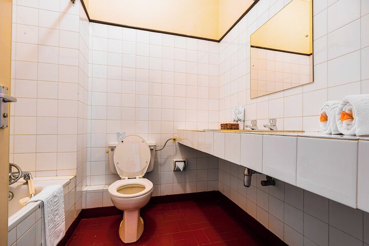 Room 13 of 21