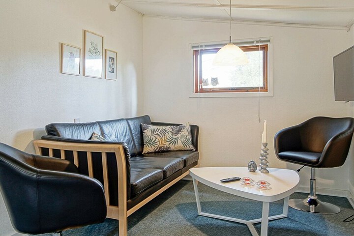 Room 9 of 14