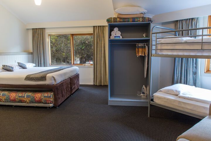 Room 4 of 35