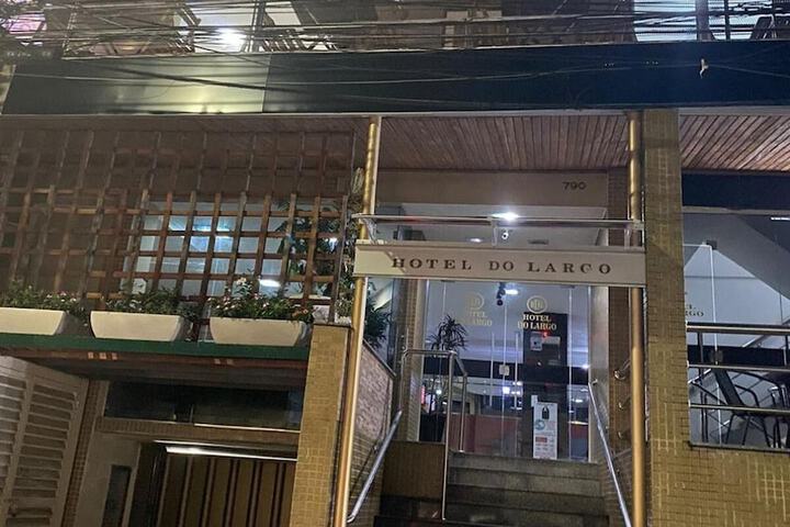 Dining 17 of 24