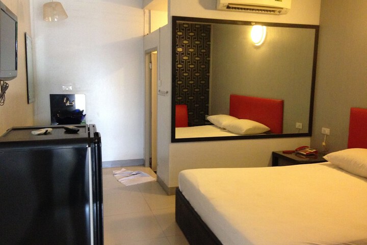 Room 5 of 11