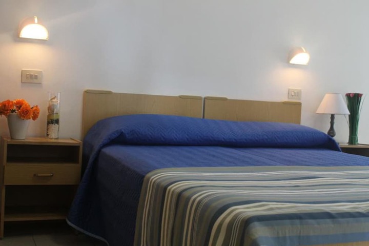 Room 15 of 33