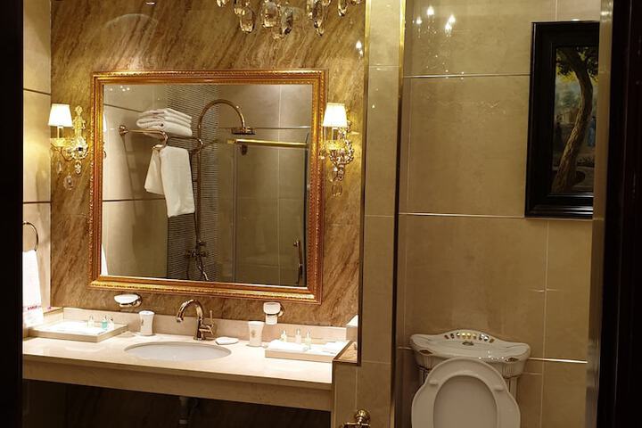 Room 20 of 48