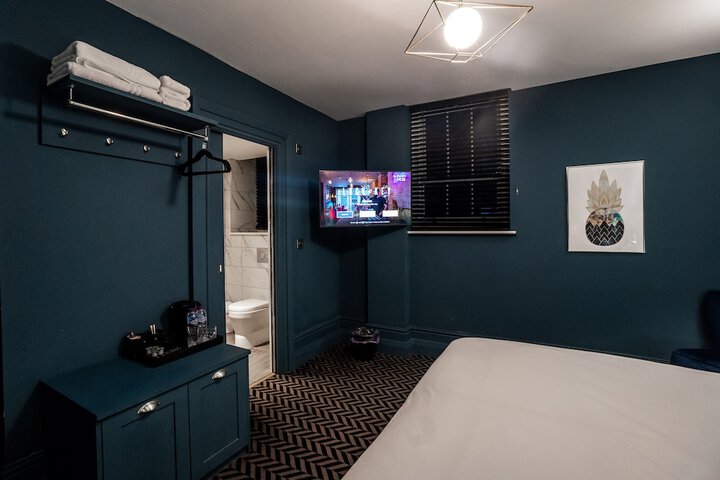 Room 58 of 106