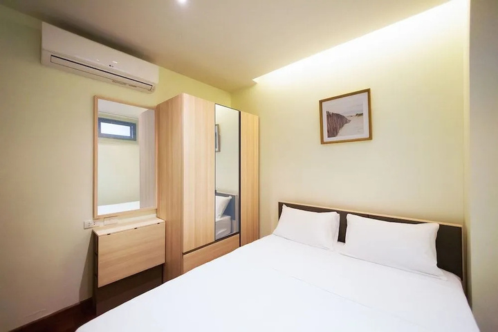Room 4 of 13