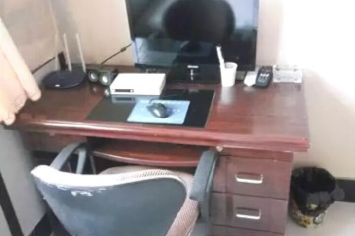 Room 8 of 21
