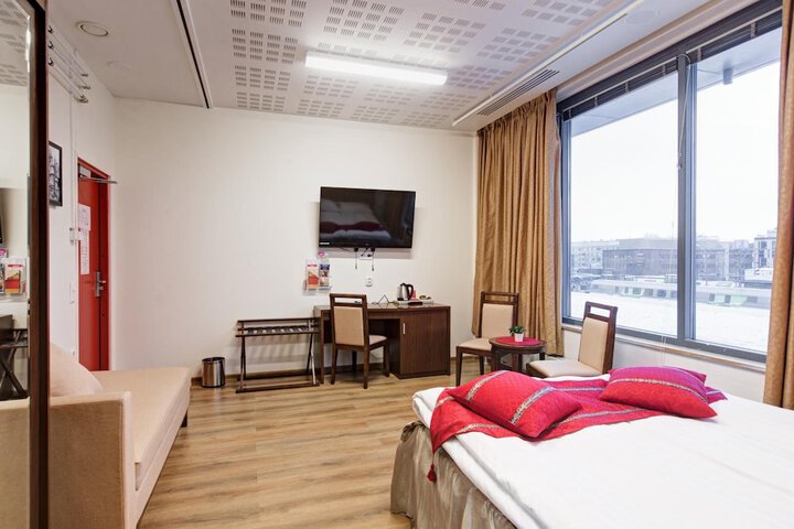 Room 13 of 36