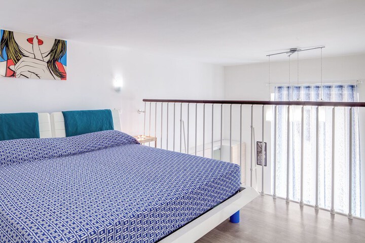 Room 10 of 11