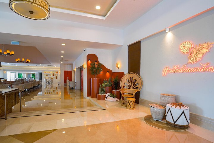 Hotel Interior 19 of 139