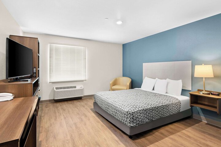 1 Queen Bed (19 of 32)