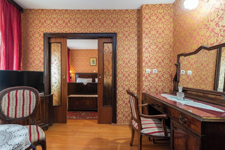 Room 53 of 108