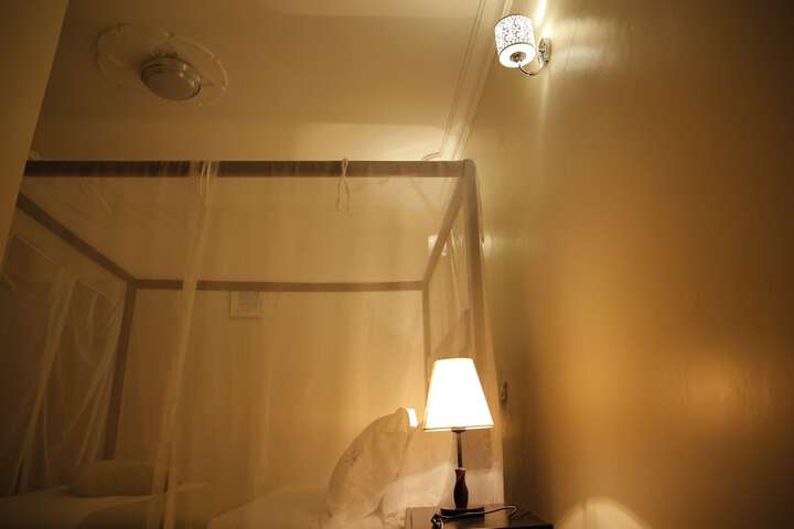 Room 8 of 32