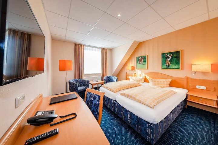 Room 5 of 40