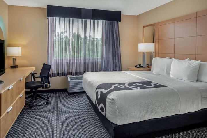 1 King Bed (8 of 9)