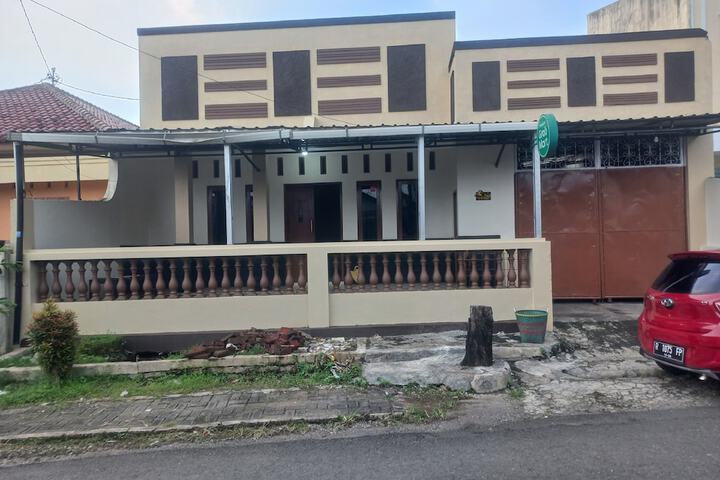 Exterior of Hotel O Homestay Adreena Syariah
