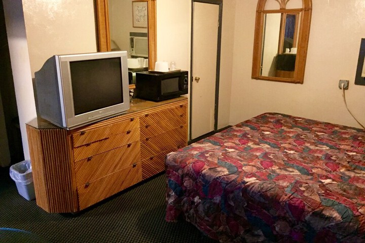 Room 7 of 24