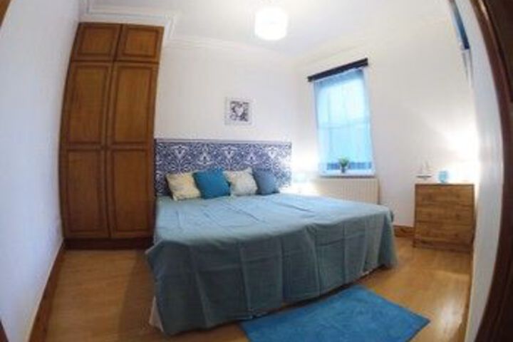 Room 8 of 28