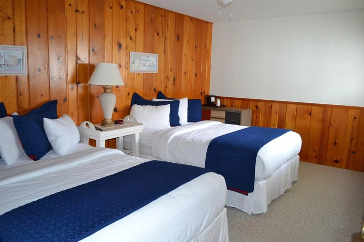 Image of Buzzs Lakeside Inn