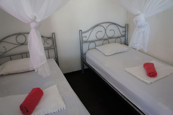 Room 2 of 47