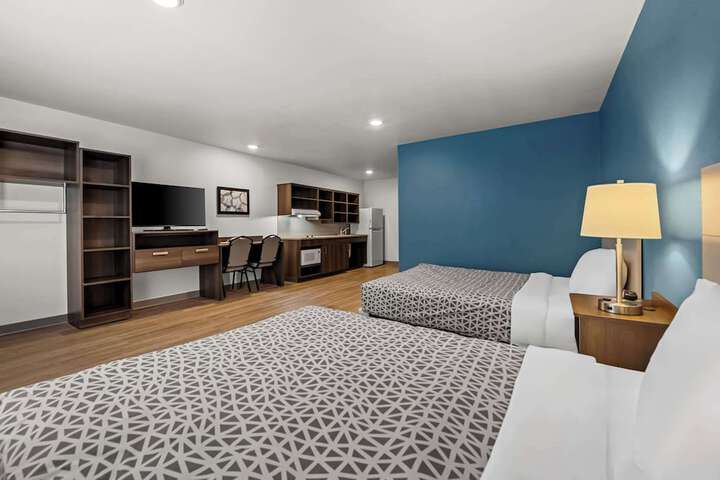 1 Queen Bed (2 of 13)