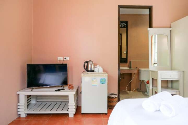 Room 6 of 63