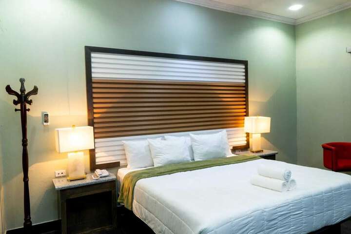 Room 14 of 28