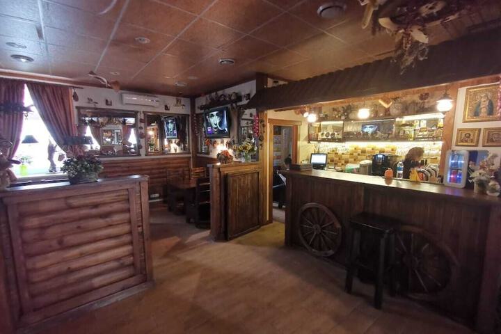 Dining 2 of 13