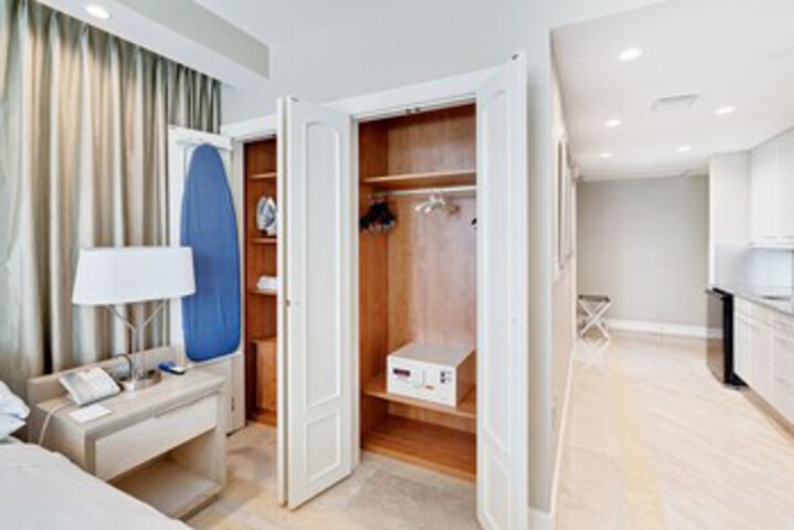 Room 165 of 318