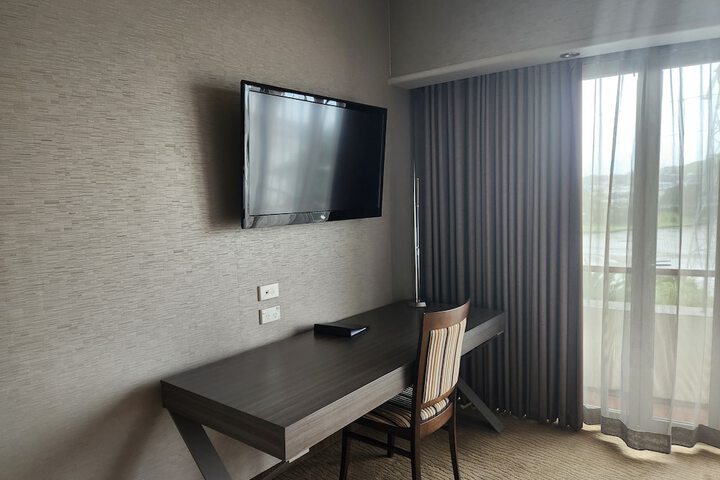 Room 9 of 100