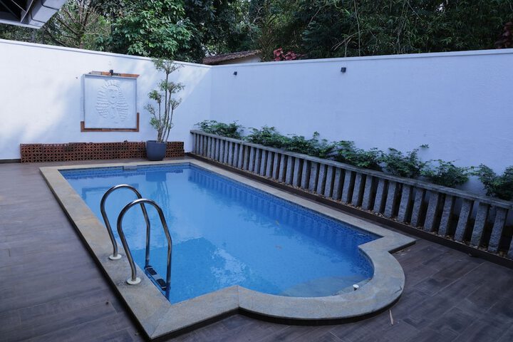 Pool 17 of 26