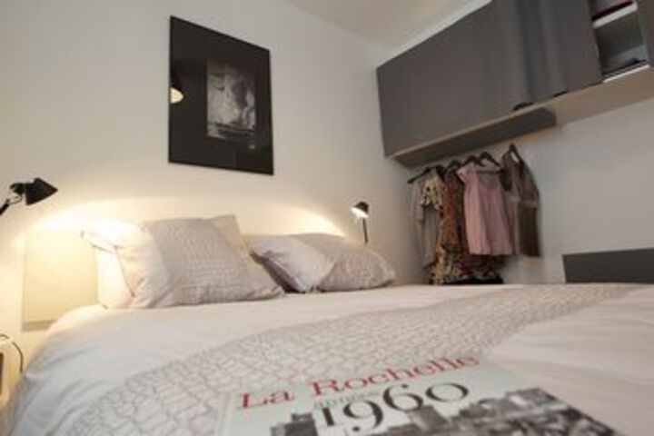 Room 2 of 10