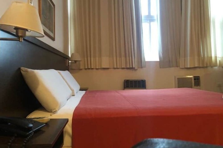 Room 10 of 90