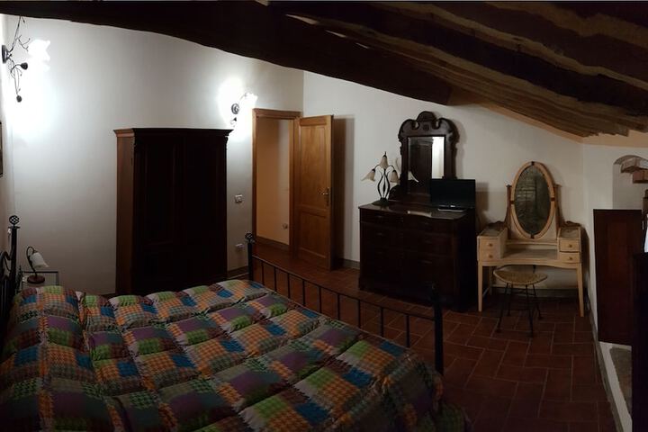 Room 3 of 32