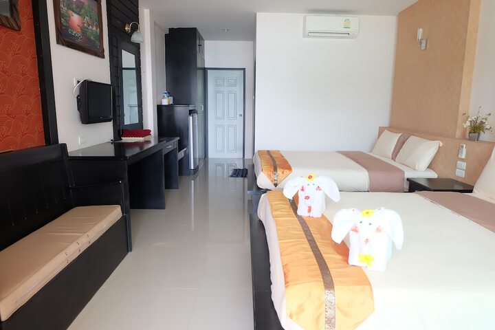 Room 5 of 143
