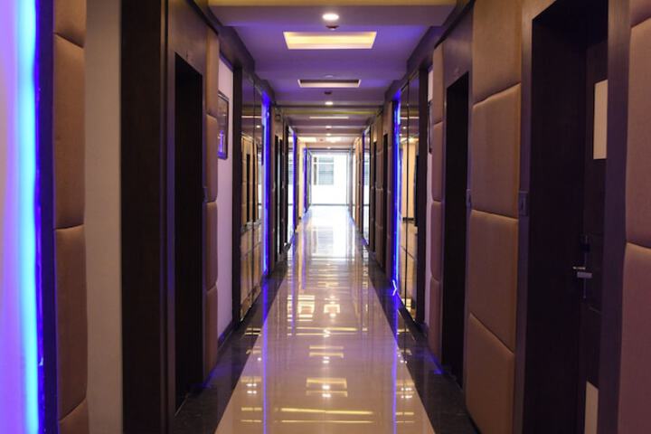 Ballroom/Hall 25 of 36