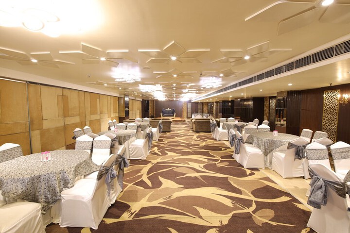 Ballroom/Hall 46 of 82