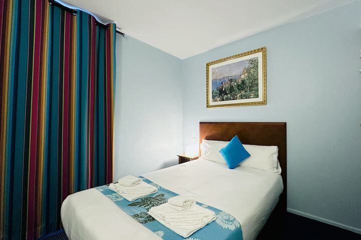 Room 8 of 43