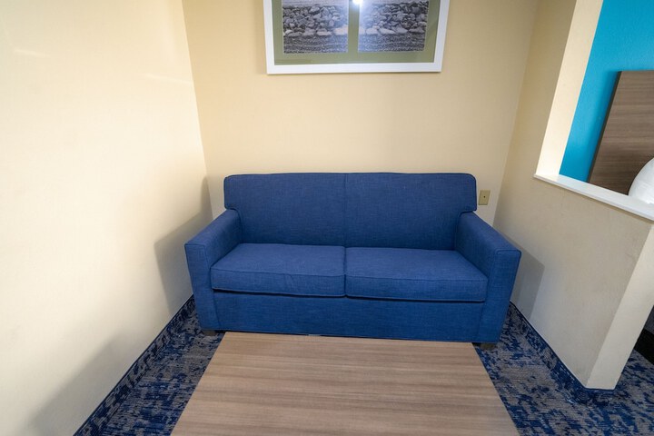 Room 8 of 28