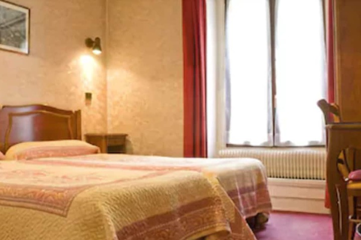Room 8 of 20