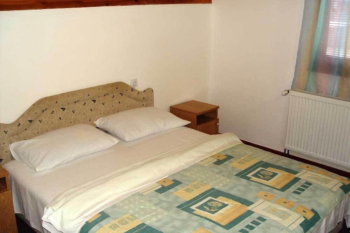 Room 4 of 53