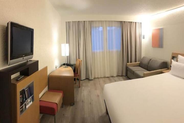 Room 7 of 128